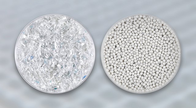 2_high-end rPET pellets and flakes_300dpiCMYK.jpg